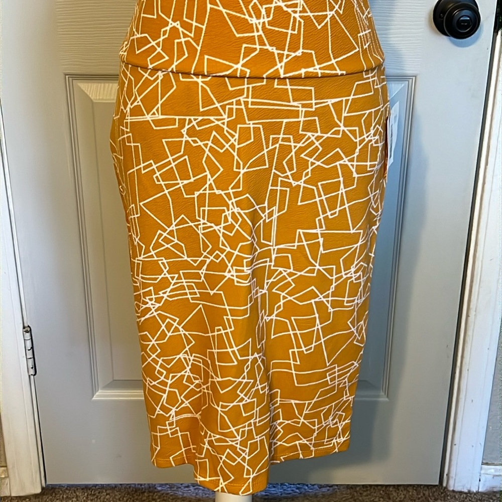 LulaRoe NWT Cassie comfy pencil skirt great for Xmas work night out size medium